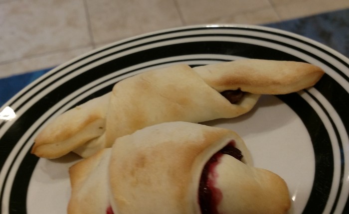 Crescent Rolls With a Twist (also, cheap and trashy cardboard Christmas Tree&nbsp;Ornaments)